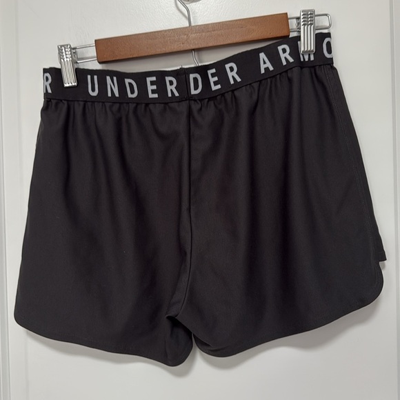 Under Armor Women’s Loose Heat Gear Gray Shorts size medium - Picture 2 of 3